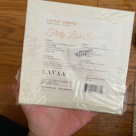 NIB LAVAA FLIRTY EYELASH KIT - Picture 2 of 3